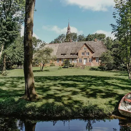 Minimalist On Eiderstedt Tetenbull